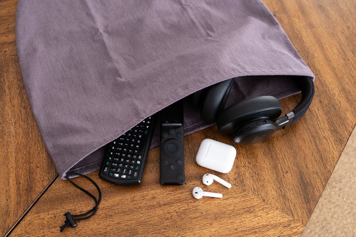 HealthyGrounded's tweet photo. For years, mainstream sources have declared EMFs safe, however, our cumulative exposure is higher now than ever before. 

Our EMF Router Shield Cover measures 19" x 17" and comes in understated Grey and amethyst Purple. Get yours from our website now.

https://t.co/D0qXuK3bOx https://t.co/vm4vKDxes7