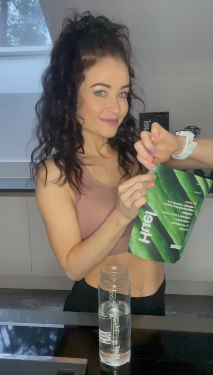 I have a £10 off code for <a href="/huel/">Huel</a> use code: JESSIMPIAZZI at the checkout- the daily greens and complete meal shakes are my go too on the busy days when I need to make sure my nutrition is kept up! uk.huel.com/pages/loudcrow…