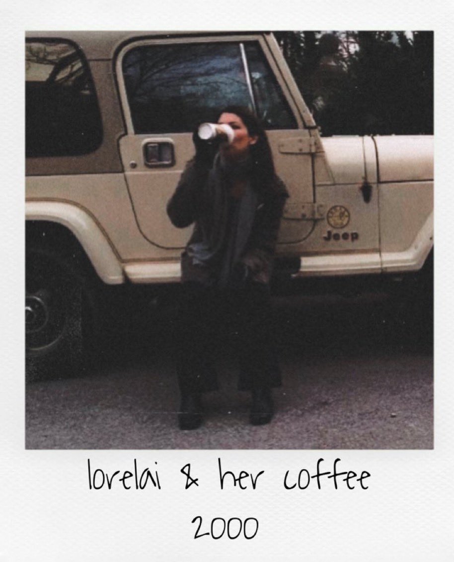 thinkergilmore's tweet photo. lorelai drinking coffee, photographed by luke 📸 https://t.co/MWQzY4L9bZ