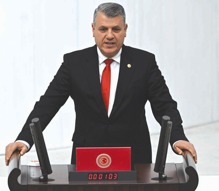Kamubiz_com's tweet photo. Ayhan Barut / Adana Milletvekili:

🔴Ülkemizde sağlık yönetimi ve sağlık kurumları işletmeciliği bölümleri her yıl binlerce mezun veriyor, ancak iş bulamıyor, atanamıyorlar. Kadro verin, atama yapın, bu feryadı bitirin!

HaydiSağlık Yönetimine5000 https://t.co/dygMVuNiEa