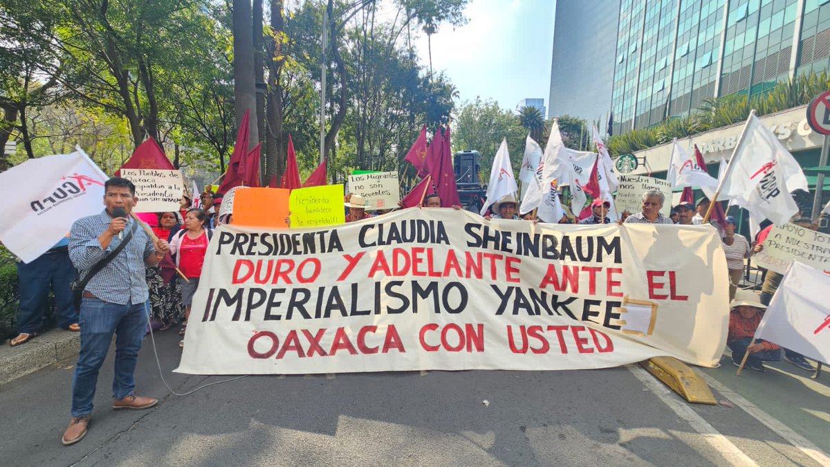 brigadas_delPP's tweet photo. A las afueras de la embajada gringa las comunidades que integramos ACOPP,  mostramos el repudio a las políticas injerencistas de Donald Trump en nuestro libre y soberano Estado. https://t.co/XblCO2JRgm