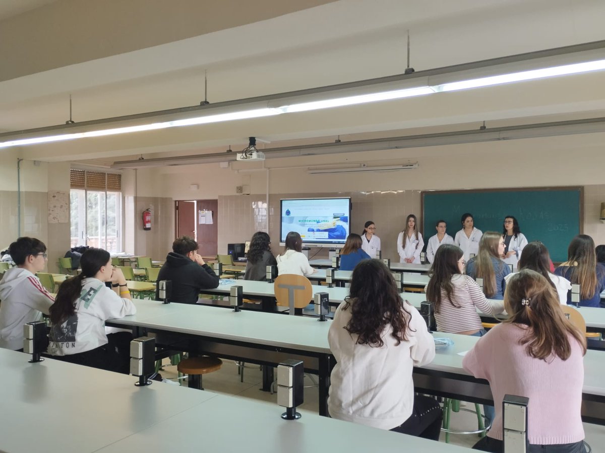 IES Fernando d Rojas (@iesfrojas) on Twitter photo Alumnado de 3º y 4º ESO participan en la 1ª sesión del proyecto micromundo coordinado desde <a href="/ibfg_es/">IBFG</a>. Participa el alumnado de la facultad de biología USAL
<a href="/RedApsUSAL/">Red de Aprendizaje-Servicio. Univ. Salamanca</a> <a href="/UCCiUSAL/">Unidad de Cultura Científica y de la Innovación</a> <a href="/CSICCyL/">CSIC Castilla y León</a> <a href="/CSIC/">CSIC</a> <a href="/usal/">Universidad de Salamanca</a> #Micromundo Alumnado de 3º y 4º ESO participan en la 1ª sesión del proyecto micromundo coordinado desde <a href="/ibfg_es/">IBFG</a>. Participa el alumnado de la facultad de biología USAL
<a href="/RedApsUSAL/">Red de Aprendizaje-Servicio. Univ. Salamanca</a> <a href="/UCCiUSAL/">Unidad de Cultura Científica y de la Innovación</a> <a href="/CSICCyL/">CSIC Castilla y León</a> <a href="/CSIC/">CSIC</a> <a href="/usal/">Universidad de Salamanca</a> #Micromundo