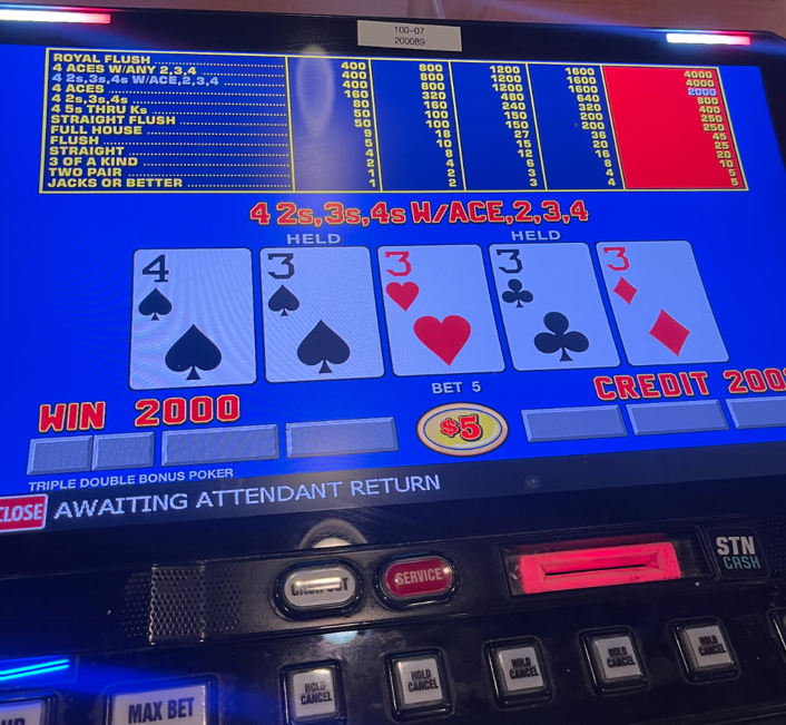 Congrats to this lucky winner on their $10,000 Four-of-a-kind at The Greens!