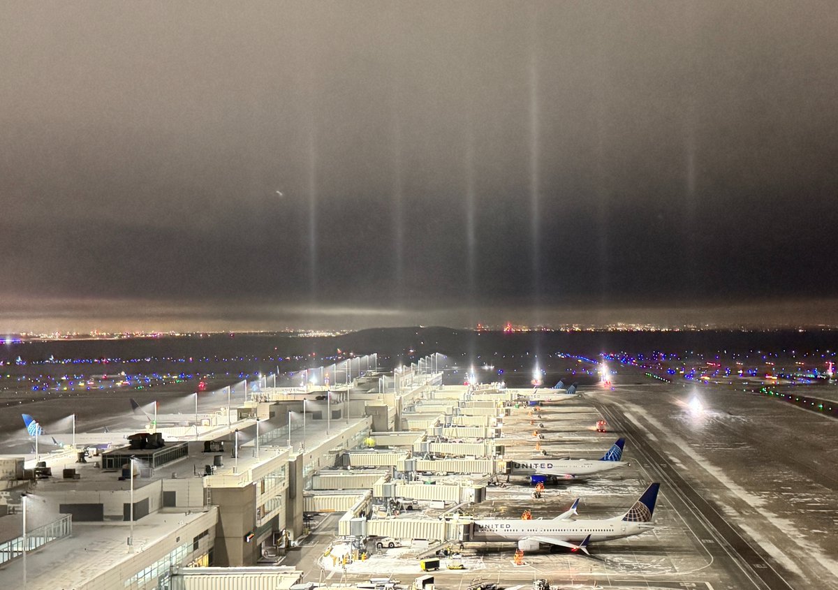 Denver Int'l Airport tweet media
