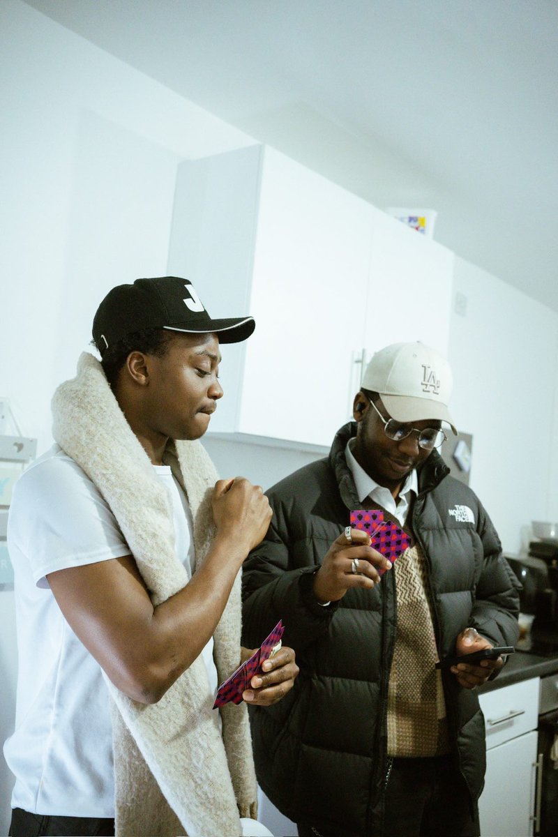 justjesyy's tweet image. I DON’T KNOW HOW TO PLAY CARDS 🃏 
But Man Dem In The Kitchen Doing What We Know Best🧑‍🍳🍽️ 
.
.
.
Cc: @county_kuti 🔈
📸: @otmillz 

#talentmanager #justjesy #county #aftodrill #unitedkingdom #musicindustry