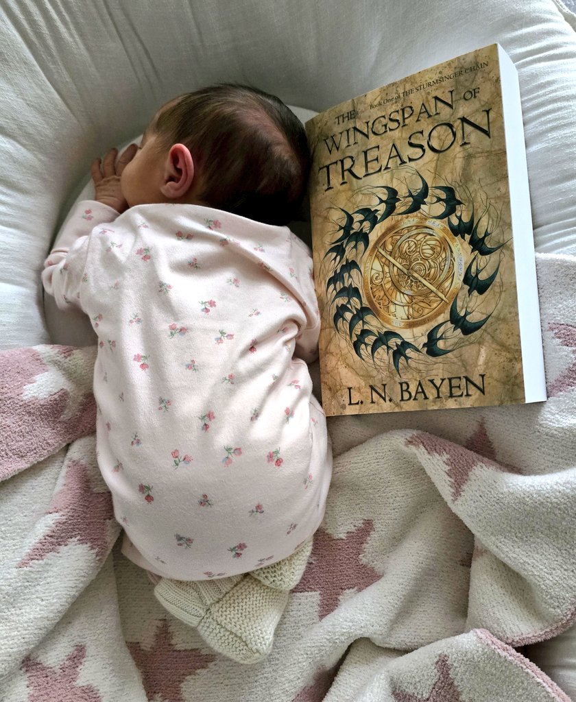 inknest's tweet image. 13 days old 🥰

1.75 book

6 saus

#smol