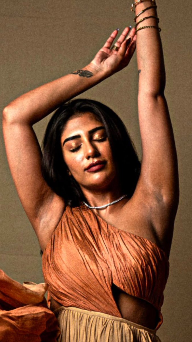 Wanna spit on her filthy pits
Wanna rub my nose to it while inserting my finger into her a'ss hole to feel the warmth of her sh!t