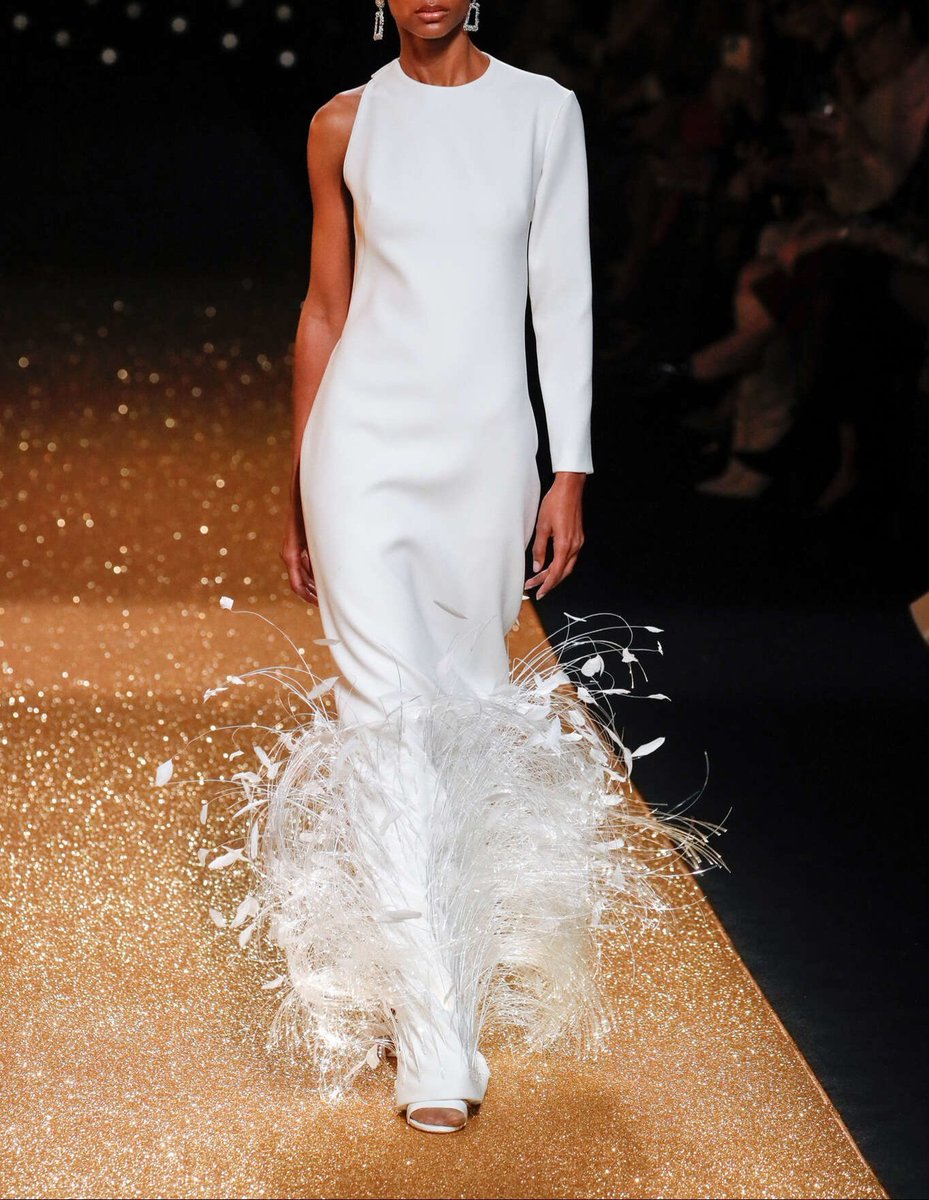 EngBalqeesT's tweet photo. Isabel Sanchis Fall Winter 2025-26 😍 Fashion show
#fashion #style #fashiondesign #artist #fashionews #sewing #Handymade #luxury #London #fashionstyle https://t.co/WV1LqBnF7r