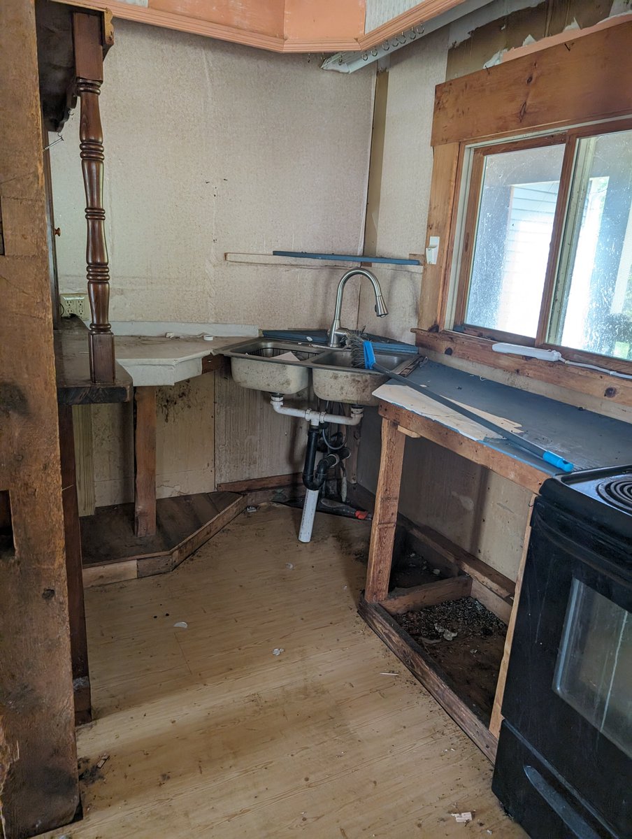 2GuysTake's tweet image. Foreclosure auction Before and After
Won for 136k
Rehab 70k
UA for 360k
What do you think?