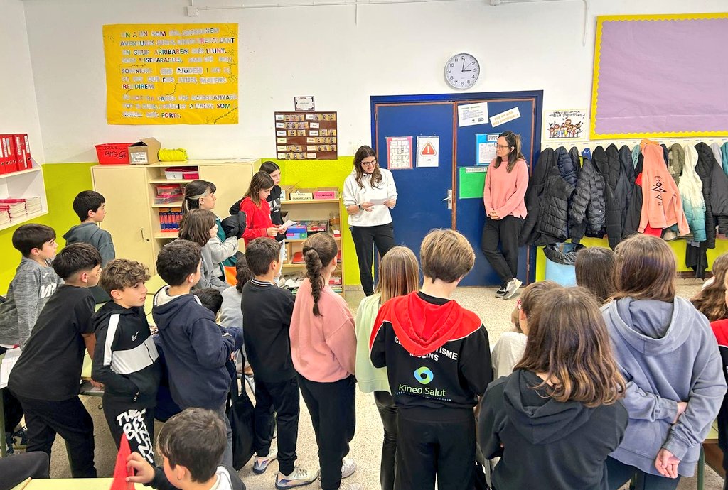 Avui, 6è hem escoltat el manifest que van fer els nois i noies del <a href="/lluisrequesens/">Institut Lluís de Requesens</a> com a rebuig a l'agressió que van patir uns joves el 2 de febrer.

La comunitat educativa fa pinya a favor de l'educació dels valors democràtics i els drets humans i en contra de la violència!

☮️