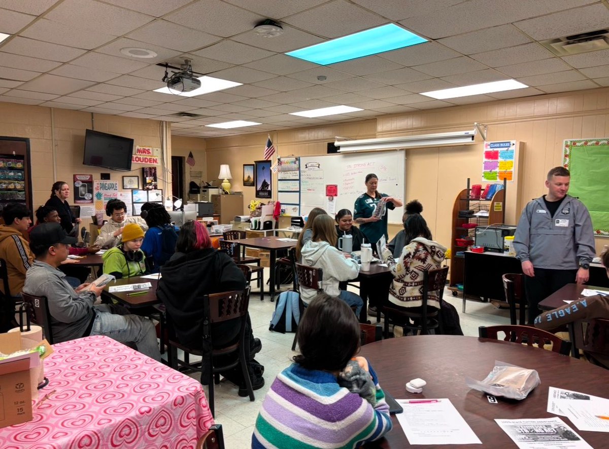 Thank you TNARNG for bringing MRE’s to Ms. Loudens classes. We had a great time learning about their nutrition, how to cook them and well as getting to eat them. We also enjoyed learning about all the opportunities available with the TNARNG. Such a fun and informative day!
