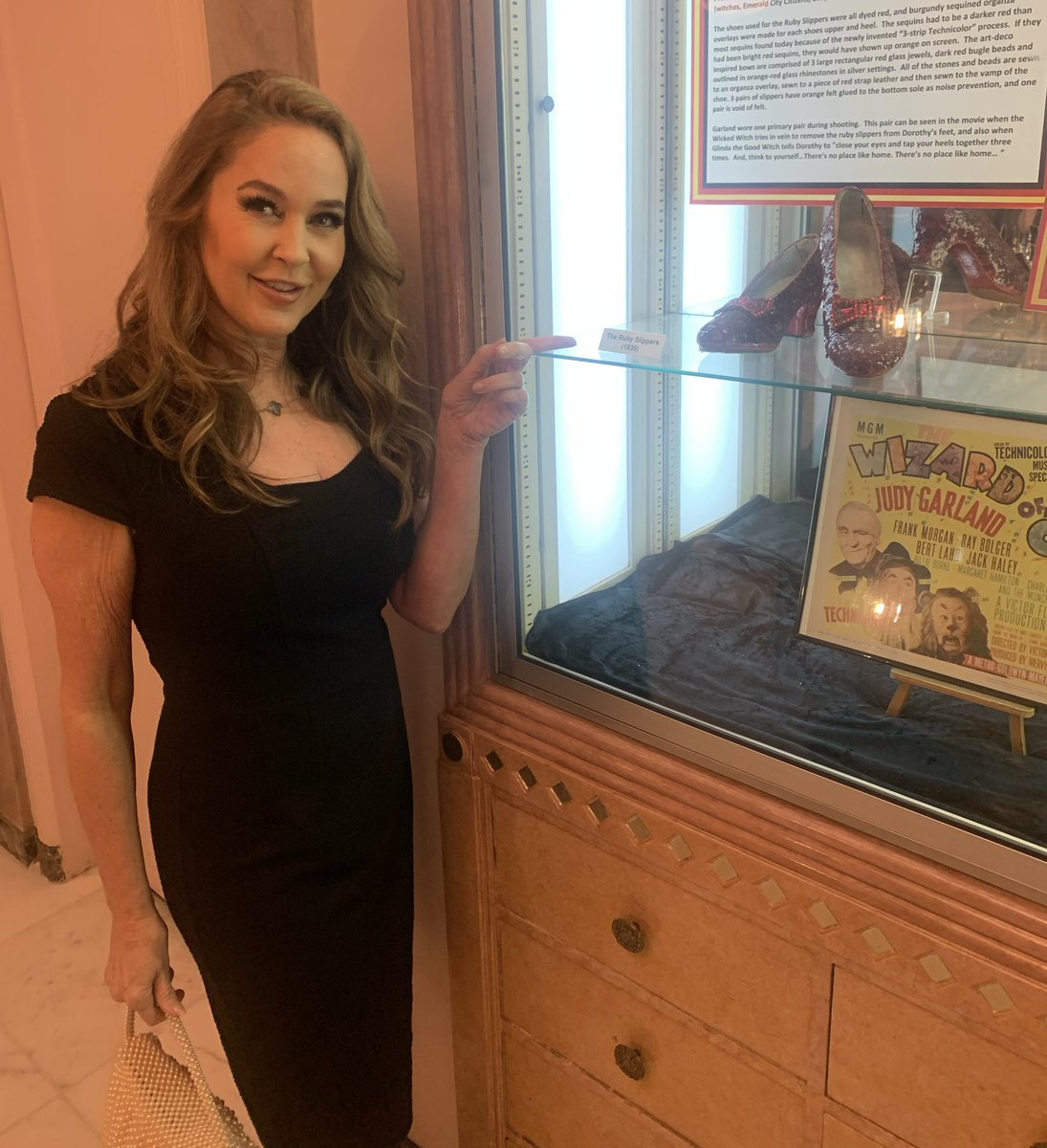 A pair of shoes can change your life.
Just ask Cinderella..or Dorothy! 👠 

#wizardofOz #Wicked