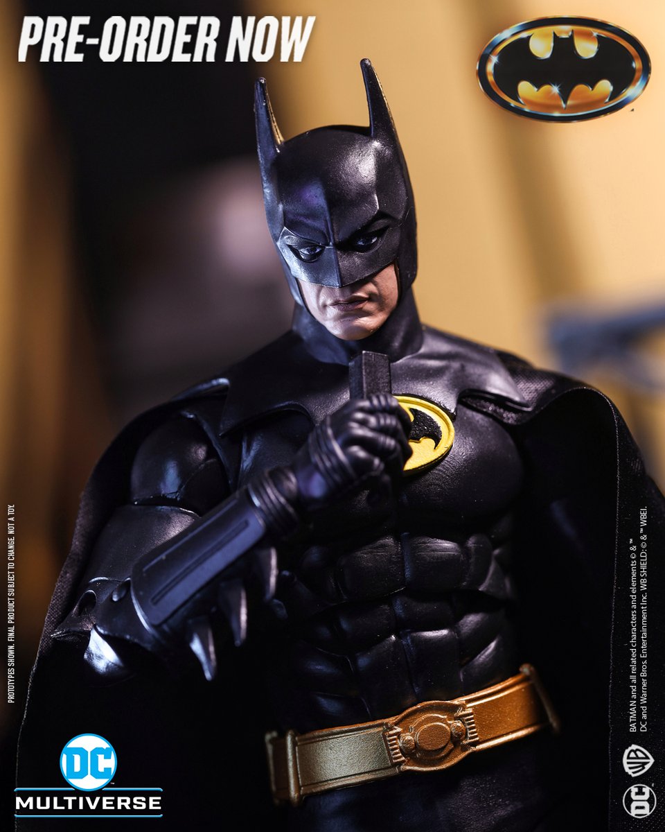mcfarlanetoys's tweet photo. #Batman™ (1989) is available for pre-order NOW at select retailers!
➡️ https://t.co/hDfLZHxrUw

 Includes 5 extra hands, Batarang, grapnel launcher, 2 ninja wheels, remote, rods to flare soft goods cape, art card and base.

#McFarlaneToys #DCMultiverse #Batman1989 #DCComics https://t.co/Eof2xDu3OC