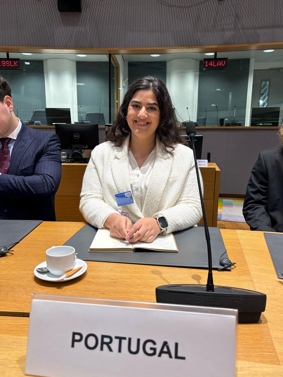 🇵🇹 Portugal esteve representado por 6 estudantes das universidades dos Açores, Aveiro, Lisboa, Évora, Algarve e do Instituto Universitário Militar. Uma oportunidade única para viver de perto o processo de decisão europeu!