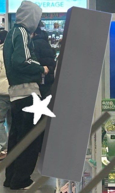 케이형이랑 올리브영 가서
영양제 코너 구경하고 있는 변의주
또 생각나서 ㅈㄴ 웃음