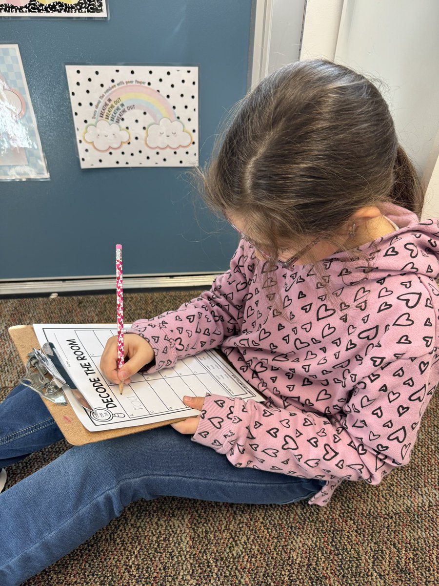 dclingingsmith1's tweet photo. Literacy stations snapshots from this week ✍️📚😊 #fabulousfirsties #stationtime #growingreaders #wordwork @VV_Voyagers https://t.co/UPPhw345Px