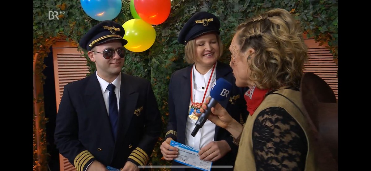 Florian Albert (@florianalbert81) on Twitter photo Daran will ich mich nicht gewöhen: #AfD-Spitze läuft bei #FastnachtinFranken als Abschiebe-Piloten ein. Ihre widerlichen Tickets haben sie auch dabei. Warum fliegen die nicht hochkant wieder raus? #fif25 <a href="/BR_Presse/">BR - Bayerischer Rundfunk</a> Daran will ich mich nicht gewöhen: #AfD-Spitze läuft bei #FastnachtinFranken als Abschiebe-Piloten ein. Ihre widerlichen Tickets haben sie auch dabei. Warum fliegen die nicht hochkant wieder raus? #fif25 <a href="/BR_Presse/">BR - Bayerischer Rundfunk</a>