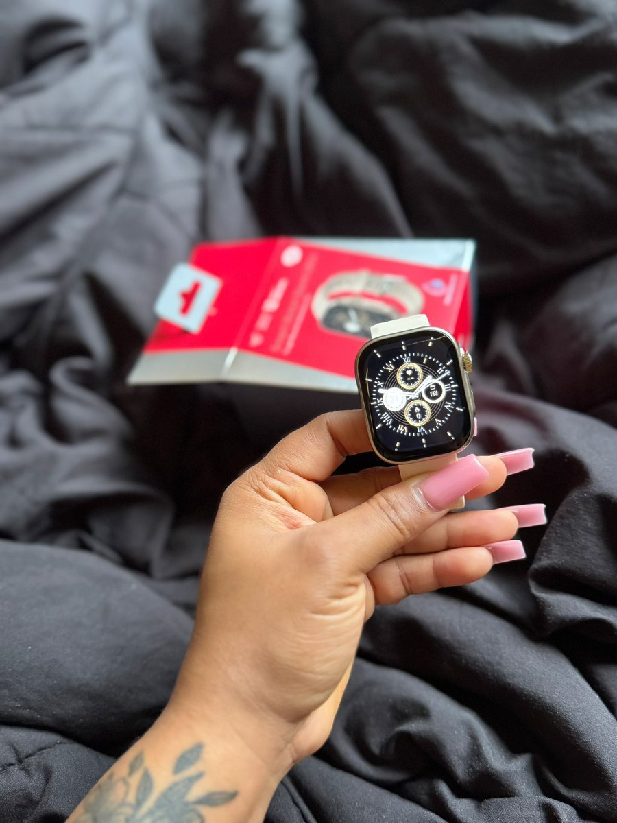 a__vanita's tweet photo. Lol!

I can’t believe this watch is 20,800 😭😭😭

It’s sooo sleek 
Sooo lightweight 
Sooo pretty 

All my phone notifications pops up immediately 🤭🤭🤭🤭

Love Love Love it!!! https://t.co/lGrLNOu1Vd