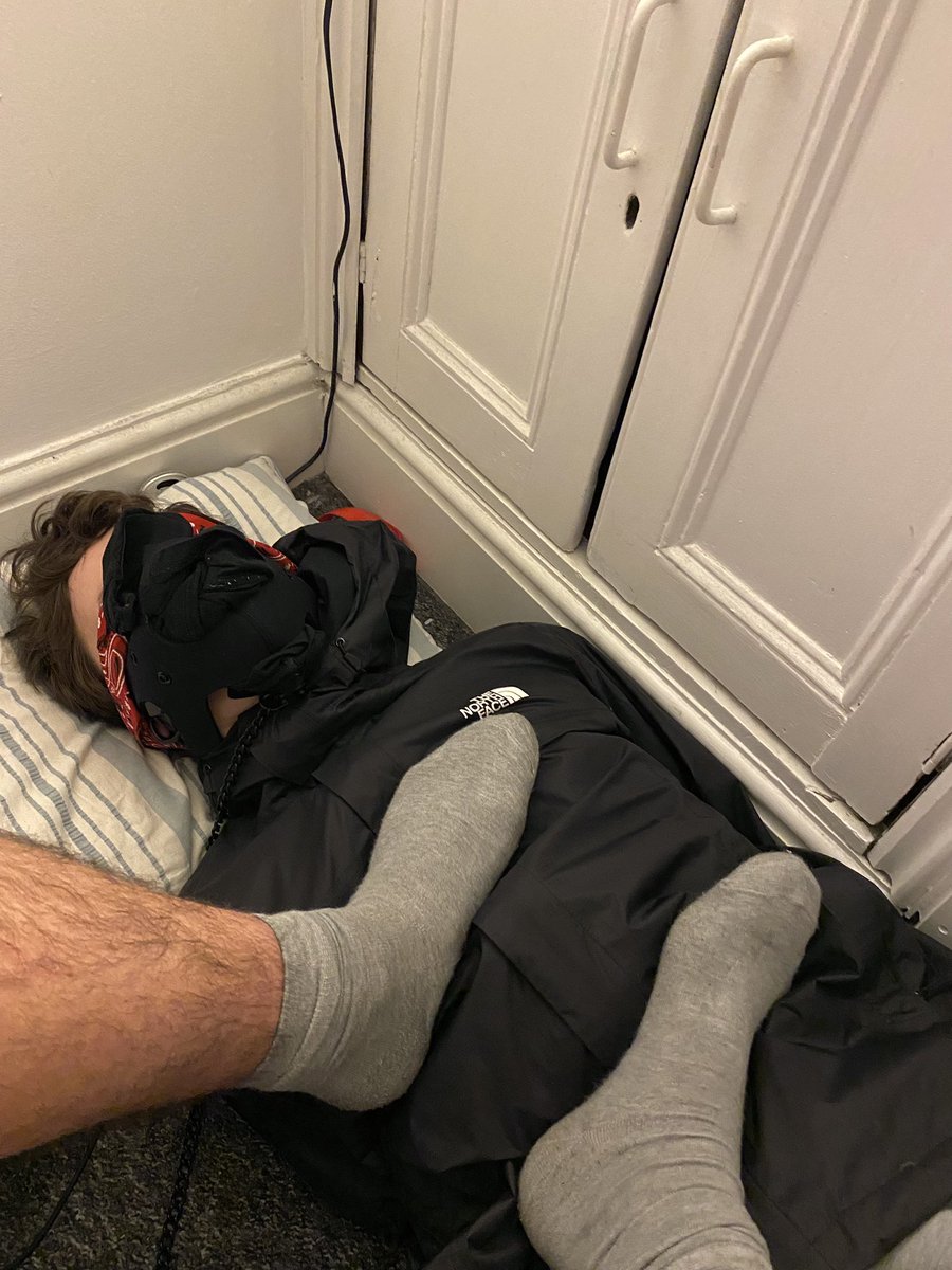 Nothings better than a blindfolded, gagged and bound puppy sniffing your underwear next to your bed, waiting to be used 😌 

<a href="/Pup_Beck/">Beck</a> had to wait a longgg time like that before he could get a reward 😈
