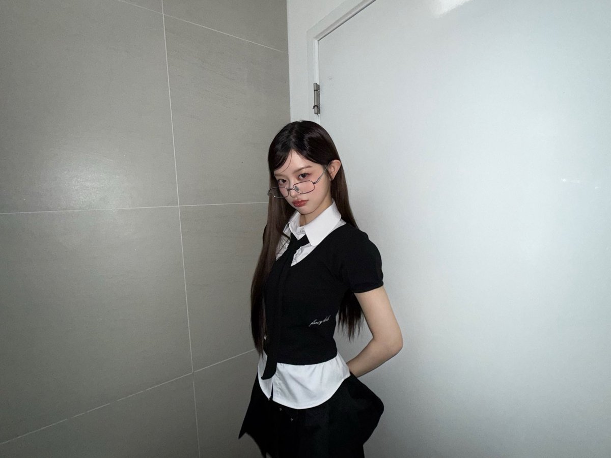 안경!!! 😆 

#MINJU #민주 #ILLIT #아일릿