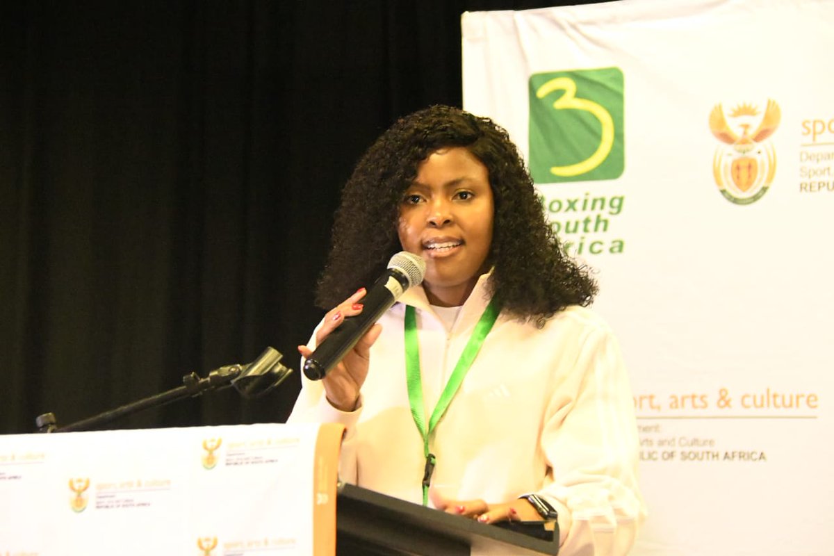 SportArtsCultur's tweet photo. DAY 2 | National Boxing Convention at East London ICC

Chairperson of the @BoxingSA_boxing  together with the BSA Manco handing tokens of appreciation to Minister McKenzie and Acting Director-General Dr Khumalo

Flaunting their BOXING gowns... they are War Ready! 🥊🥊

#NationalBoxingConvention 
#InspiringANationOfWinners
#SASports 
#BoxingSA
