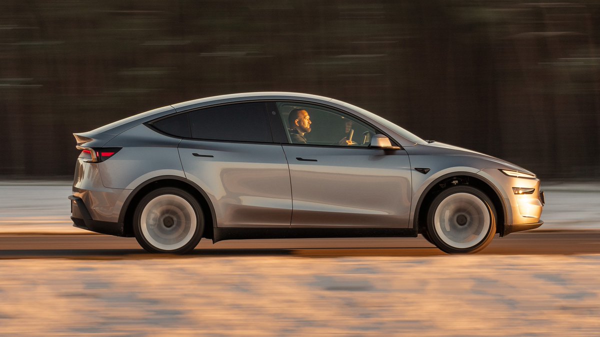 BBC_TopGear's tweet image. Tesla Model Y review: ‘night and day better than the old one’ ➡️ top-gear.visitlink.me/N7cJzD