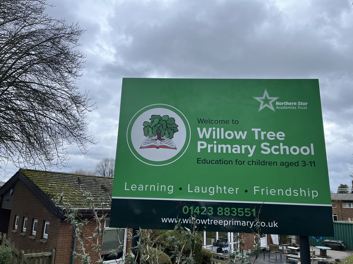 NiallO7Brien's tweet photo. Enjoyable visit to @WillowPrimary this morning to see just one of their #Community projects in action #DrBike📸 🧰 🚲

Chatted with @BikeFutures &amp; interviewed the super business manager discussing the impact of #OpeningSchoolFacilities
🗣️🎤👂

@NorthYorksSport @ActivePartners_ https://t.co/C9kjCWd91a