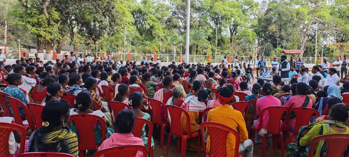 माननीय गुमला विधायक सह संयोजक मंडली प्रमुख श्री भूषण तिर्की जी की अध्यक्षता में हजारों लोगों ने थामा झामुमो का दामन, 
कारवां लगातार जारी है, आप सभी का झामुमो परिवार में हार्दिक स्वागत अभिनंदन <a href="/BhushanJMM/">Bhushan Tirkey</a> <a href="/HemantSorenJMM/">Hemant Soren</a> <a href="/JmmJharkhand/">Jharkhand Mukti Morcha</a> <a href="/JMMKalpanaSoren/">Kalpana Murmu Soren</a> <a href="/VinodPandeyJMM/">Vinod Kumar Pandey</a> <a href="/Nikhilkr985/">Nikhil</a>