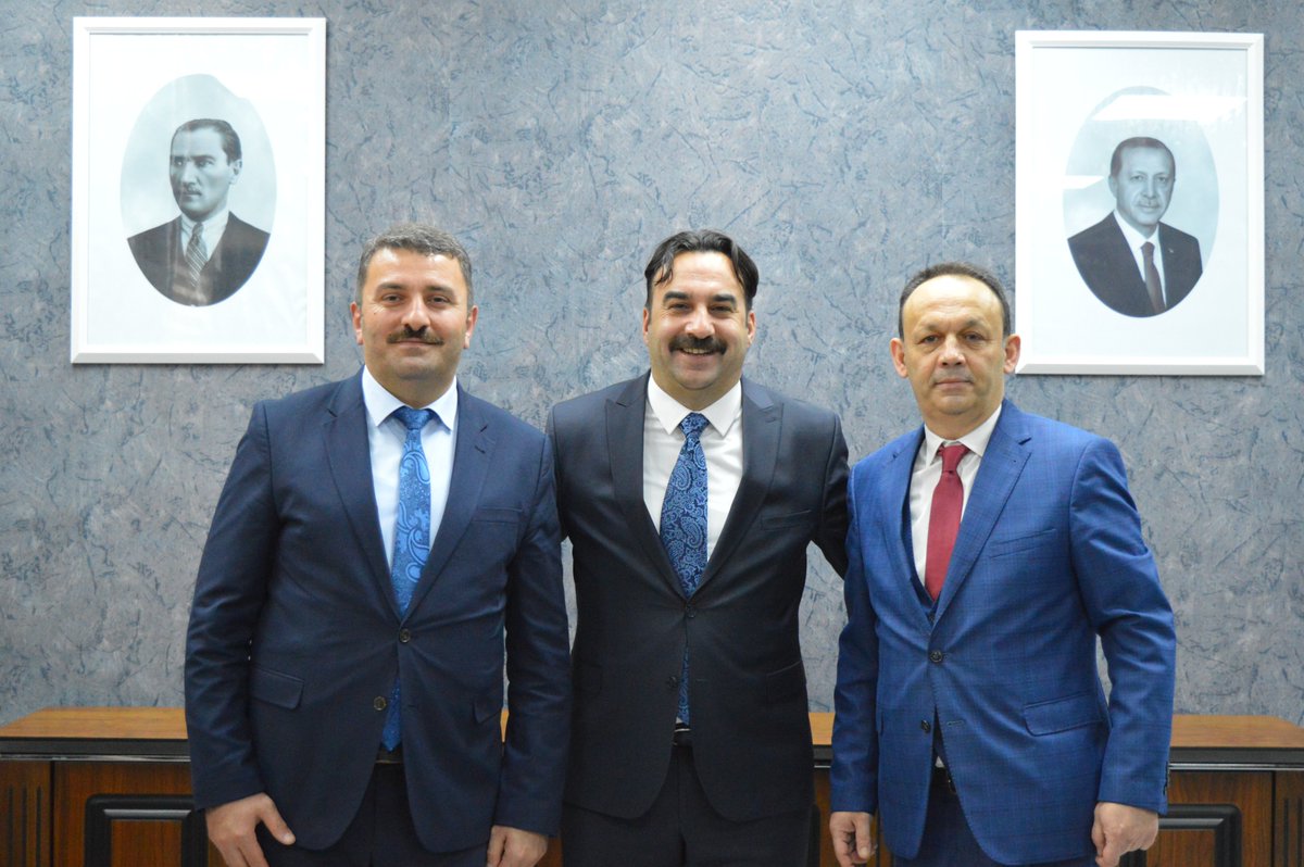 GSB_Kirsehir's tweet photo. Sayın Bakanımız Dr. Osman Aşkın BAK'ın tensipleriyle, İl Müdürlüğü görevine Yasin ÇAKMAKÇI atandı. Görev devir teslim töreninde, Sn.Kubilay KALAYCIOĞLU ve Yasin ÇAKMAKÇI karşılıklı olarak birbirlerine yeni görevlerinde başarı temennilerinde bulundular
@gencliksporbak 
@OA_BAK https://t.co/45rM2XQviS