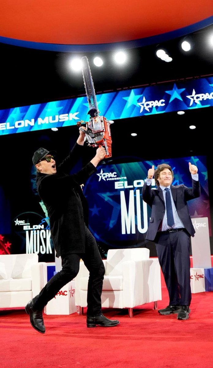 🎶I cut down trees, I wear high heels
Suspendies, and a bra
I wish I'd been a girlie
Just like my dear Papa🎶