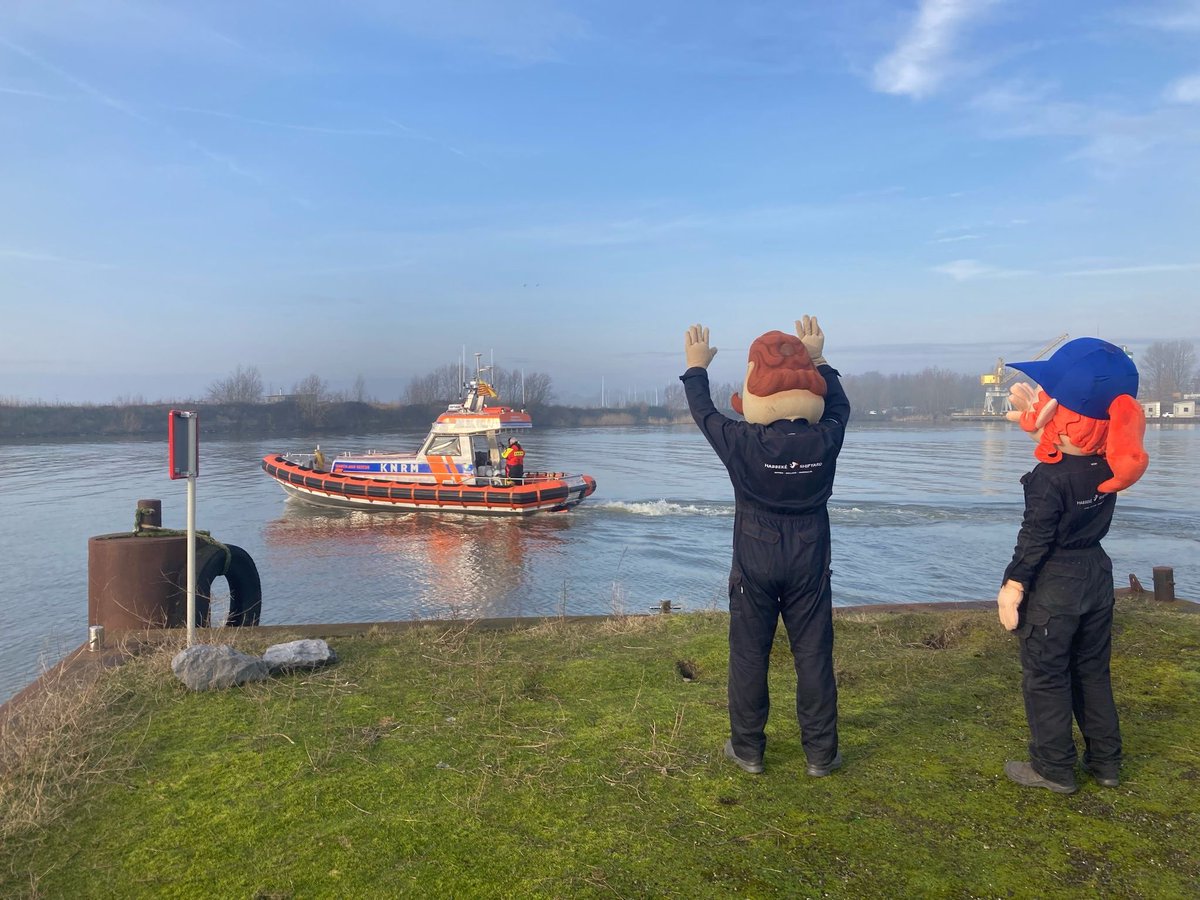 Vandaag haalt de bemanning van ⁦<a href="/KNRM/">KNRM</a>⁩ #Egmond de nieuwe reddingboot van het type van-Wijk op! Deze middag staat ze in ons boothuis! Komende tijd gaan we veelvuldig trainen en doen we alles met beide vaartuigen!