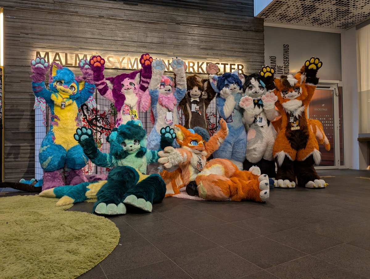 Vanela (@vanela_01) on Twitter photo Thank you all for the ✂️<a href="/xiaoquandoki10/">Doki✧</a> family photoshoot at #NFC2025.
This is the first of many amazing photos taken!! Many more to follow!
#NFC #NordicFuzzCon #kemono #furry
With: <a href="/MeowdyMomo/">Momo 🌸</a> <a href="/gninyehs/">sheyning</a> <a href="/mofumofumikey/">Mikey 🔜 FurEh</a> <a href="/Alpaaw/">Alpaw</a> <a href="/rikuracc/">kuu</a> <a href="/KaisunDerg/">Kaisun (Sean)</a> <a href="/zazukemono/">Zazu 🔜 NFC, Ibercon</a> and Pickalipo Thank you all for the ✂️<a href="/xiaoquandoki10/">Doki✧</a> family photoshoot at #NFC2025.
This is the first of many amazing photos taken!! Many more to follow!
#NFC #NordicFuzzCon #kemono #furry
With: <a href="/MeowdyMomo/">Momo 🌸</a> <a href="/gninyehs/">sheyning</a> <a href="/mofumofumikey/">Mikey 🔜 FurEh</a> <a href="/Alpaaw/">Alpaw</a> <a href="/rikuracc/">kuu</a> <a href="/KaisunDerg/">Kaisun (Sean)</a> <a href="/zazukemono/">Zazu 🔜 NFC, Ibercon</a> and Pickalipo