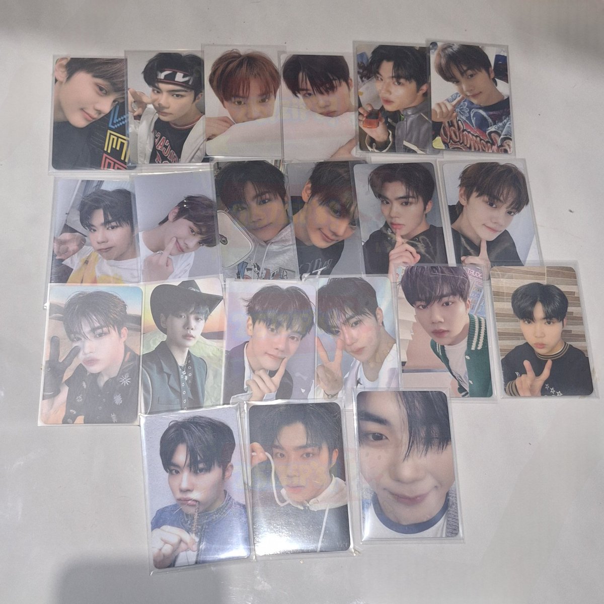 want to sell — gyuvin gunwook pcs photocards pocas.

offer your prices — $ ok, rp ok!
ww ok - shipping from makassar, indonesia
> PAYPAL &amp; IDN BANK ONLY
this is a clearance sale, offer below market price also ok

leave a reply before dm, thank you!