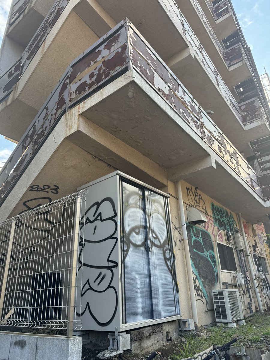 #japangraffiti #tokyograffiti
#graffiti #throwup #tagging
#stickerbomb