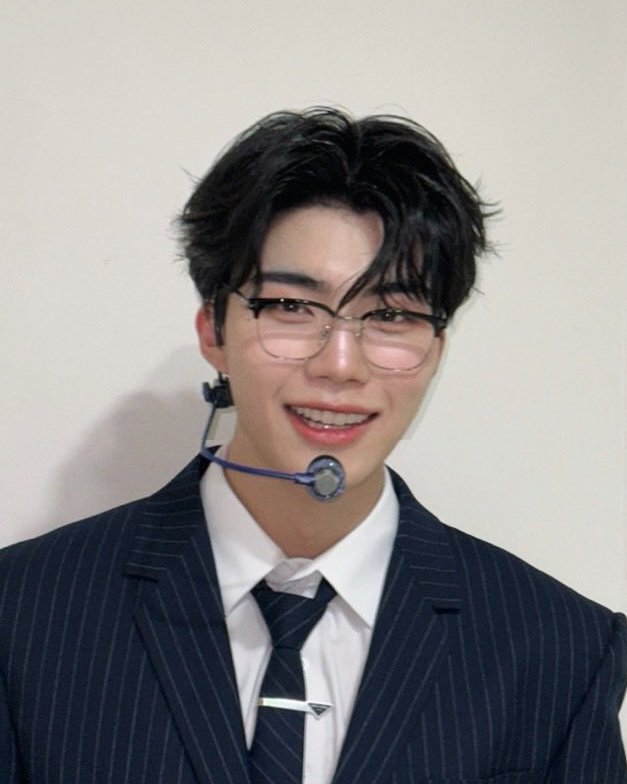 a thread of zb1’s gunwook being the sweetest most genuine idol ever
