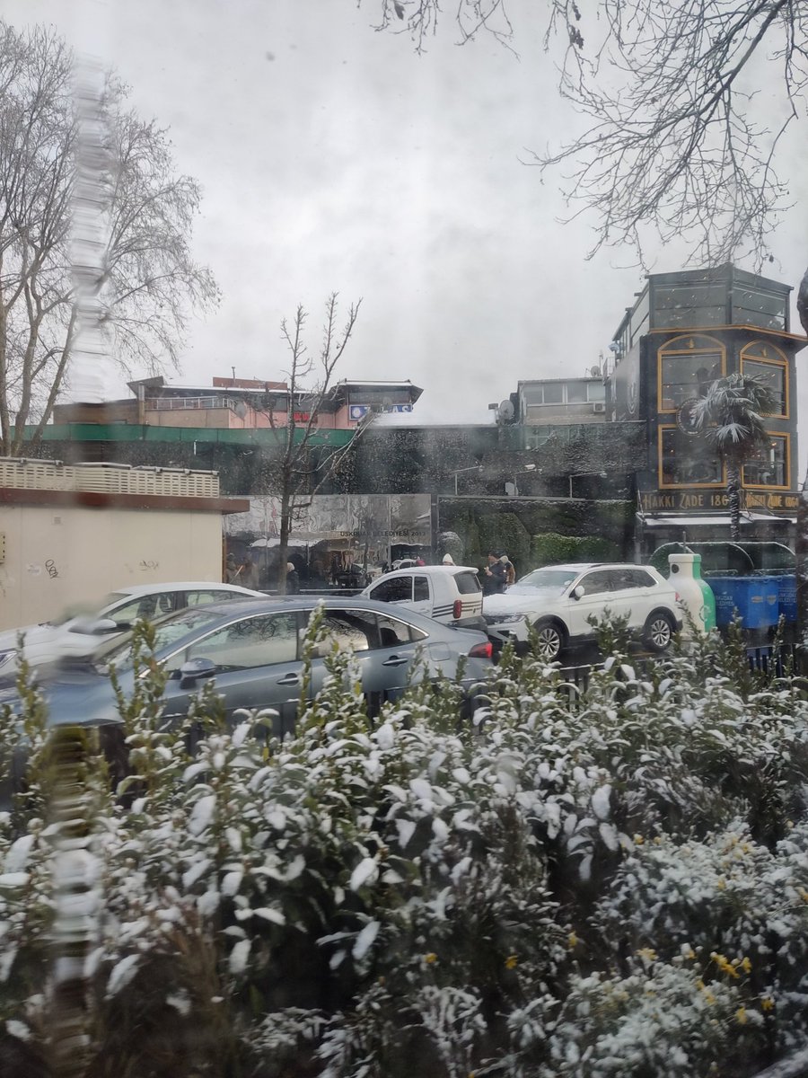 gsdatasc's tweet photo. @ilkeymaz Üsküdar kar altında kardeş boş yapiyon https://t.co/9Jlnx4lvvY