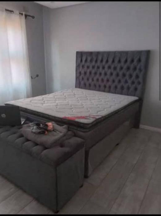 PreOwnedBargain's tweet photo. Good as new bed set : Queen size bed, headboard and kist 265usd 🔥🔥. Own collection Tynwald South https://t.co/VCP7AR7fJE