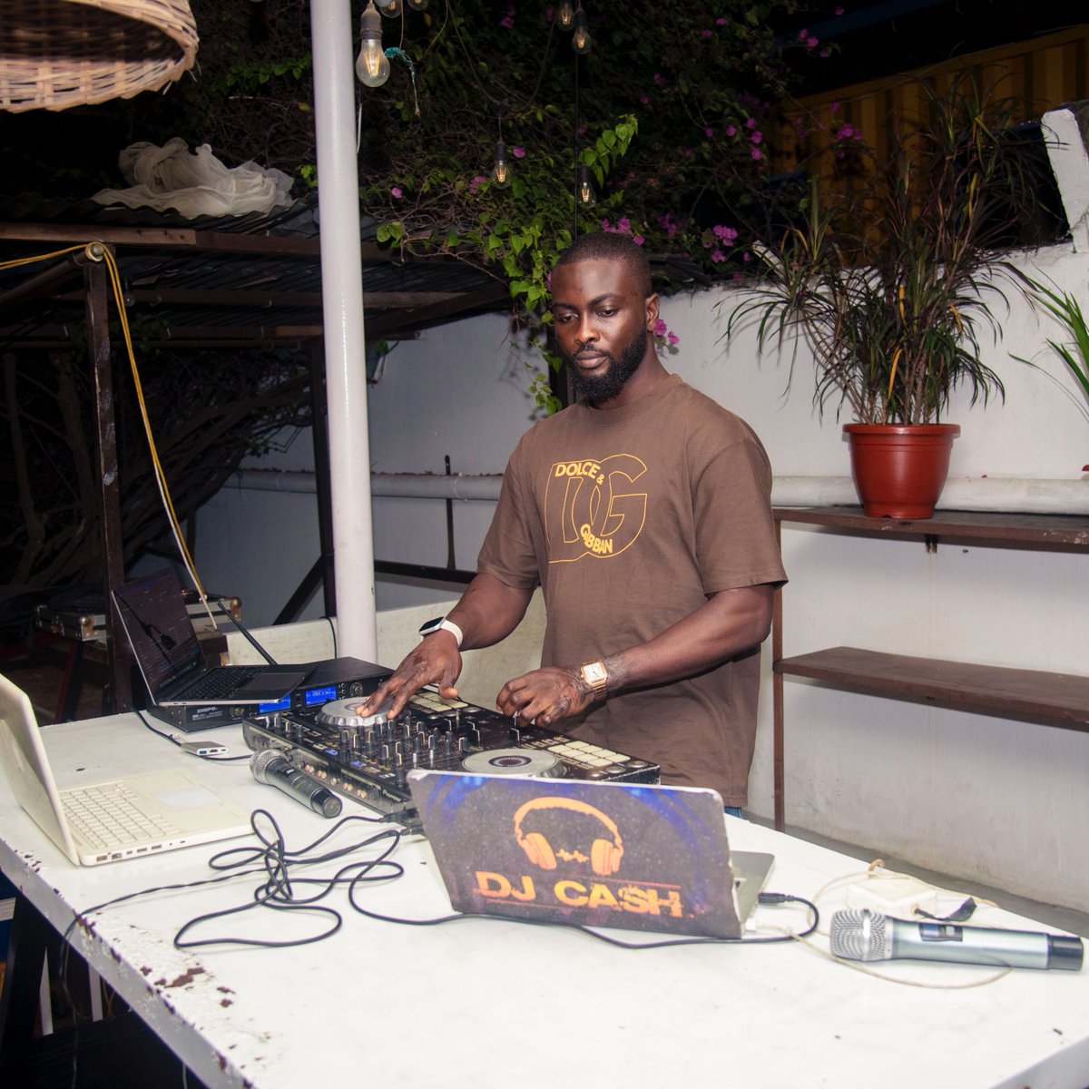 ziggymachala's tweet photo. @DebbyWhyte_ @mayowamusic @ibuthemagic @ChuchuCash @Y1inthemiddle @seratodeejay @yemoja_jaja @mofeaina @Tiamiyusassy1 @PerfectAdejuwon shout out to @djcash001 @SuperDuperKhaly @Oyinda6lvck 💚❤️ #zme https://t.co/oIHaw6jo52