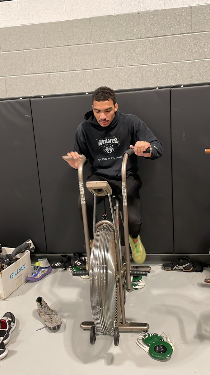 Good Luck Elijah Carter at State today nothing like a little morning workout before we head out!!!!@hcwolvesathlet1