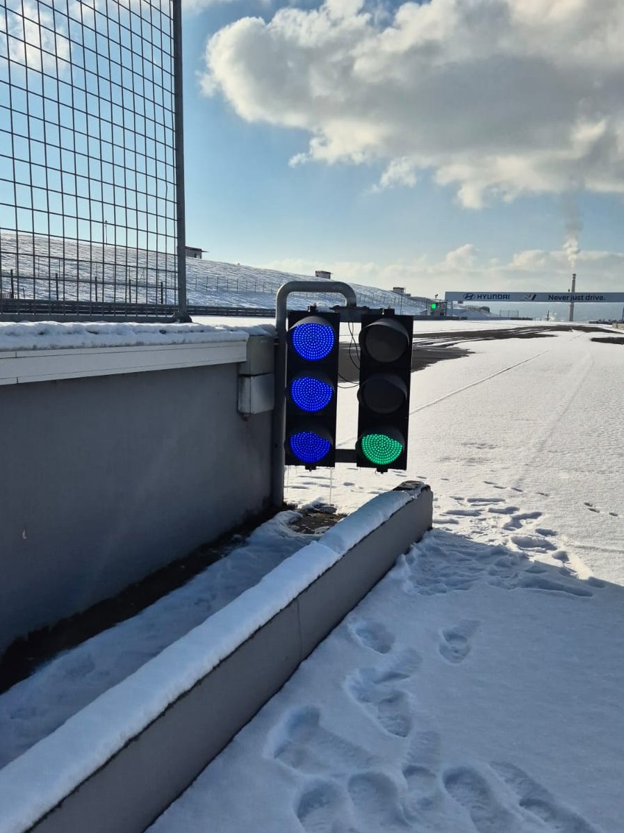 Pixel_Com_'s tweet image. 🇨🇿 🏁This week we are in Autodrom Most doing an upgrade of our light signalling systems. Our systems are permanently installed there and are prepared to withstand extreme temperatures! 🥶
#pixelcom #autodrommostcz #motorsport #FIA #signalingsystems