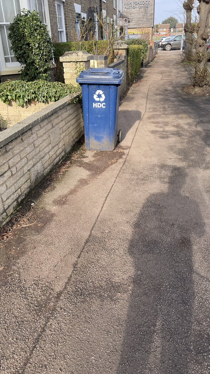 DavidJClaxton's tweet photo. New St #StNeots looks a lot better &amp; is much safer now @huntsdc have cleared the leave mulch from the pavement. Shame that moving my neighbour’s bin was too much effort for the operative though 🤦‍♂️ https://t.co/lj19EbR3MQ