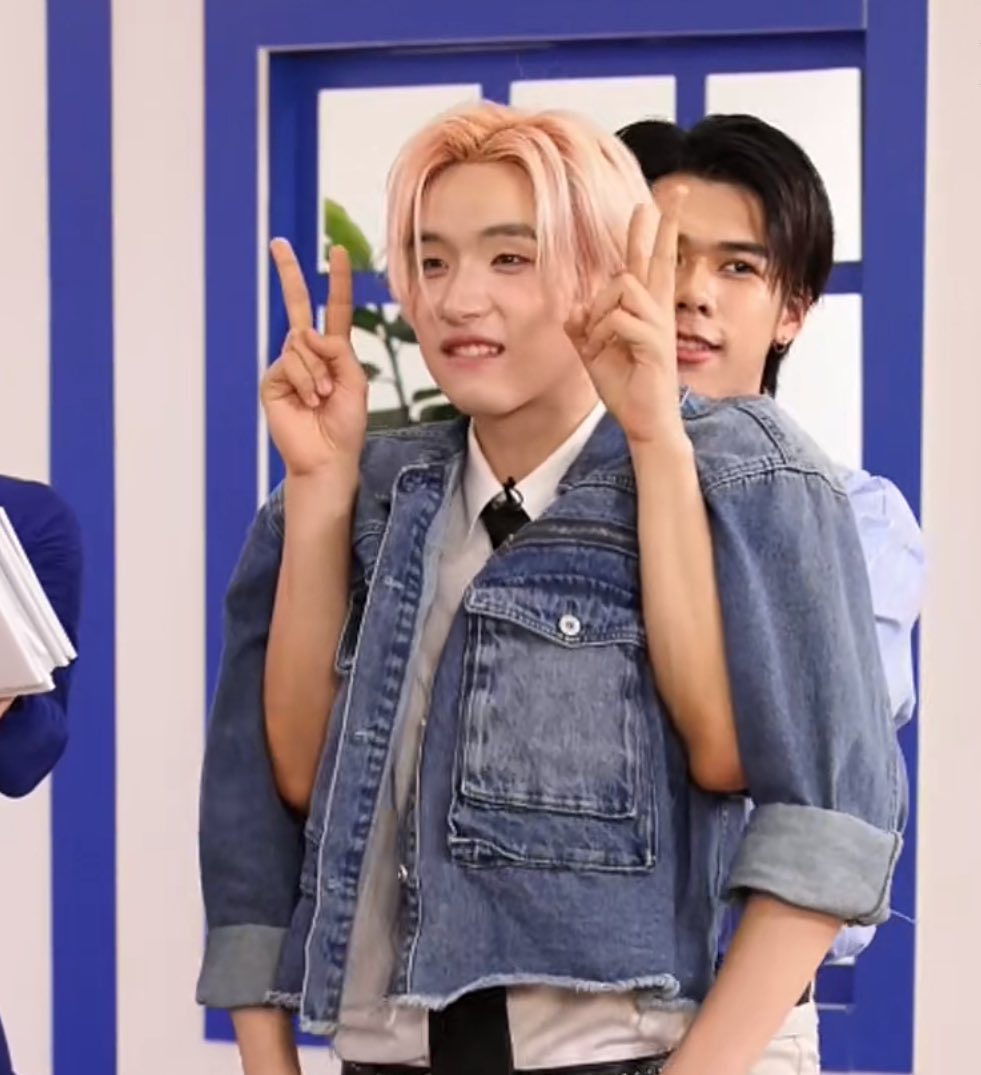 hongshihourly's tweet photo. https://t.co/GkH1vLgDeb