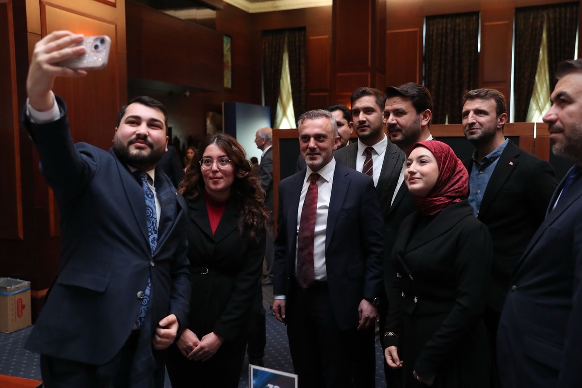 erkankandemir's tweet photo. 8. Olağan Büyük Kongremiz için delege kartımızı aldık. Kongremizin şimdiden partimize, ülkemize ve milletimize hayırlı olmasını diliyorum. https://t.co/PkT4hhuMtr