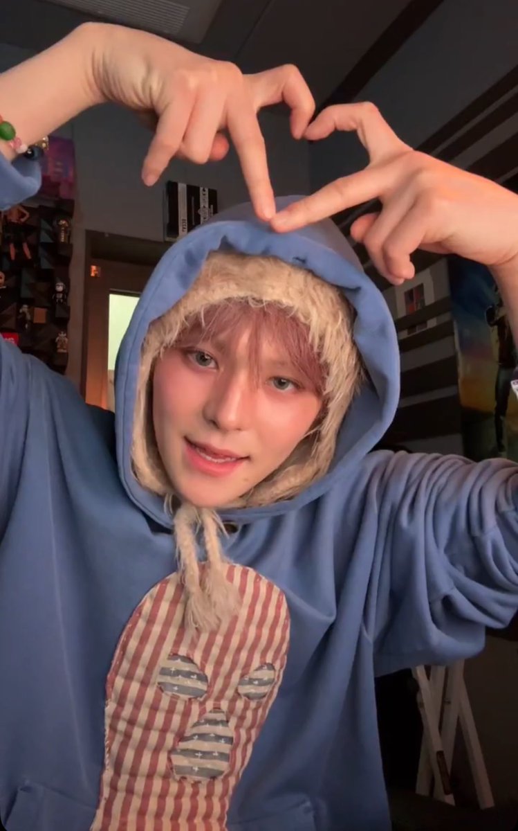 𝘑𝘶𝘴𝘵 𝘢 𝘱𝘦𝘢𝘤𝘩 🍑 tweet media