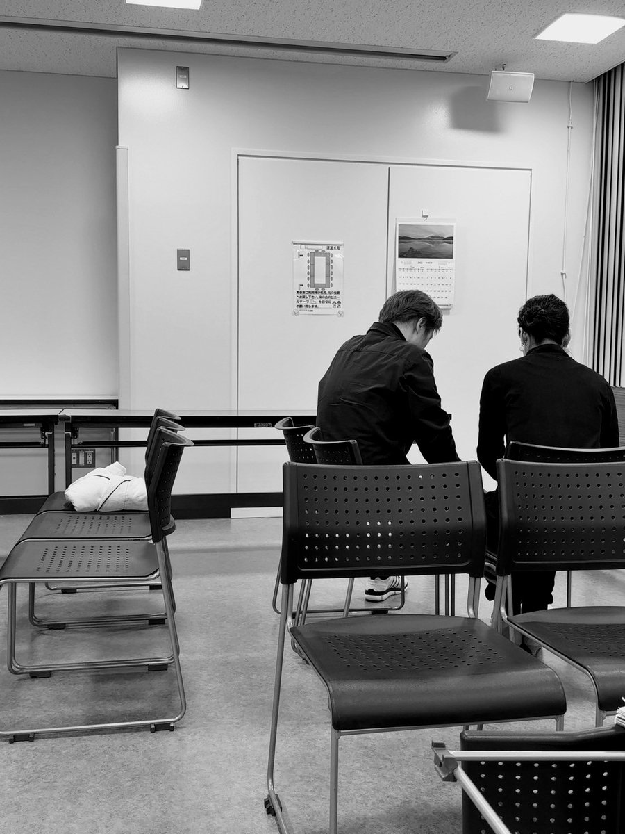 お芝居をしていると、生きてきた中で培ってきた沢山のことが
自分を導いてくれたり、逆に縛ってきたりします
そんなとき、進歩の手がかりとして「発見した！」って喜んだり、
はたまた、こびりついてしまったそれを「難しいなぁ…」って思ったり…

結果、楽しいです！
#俳優　#演劇　#岸田國士