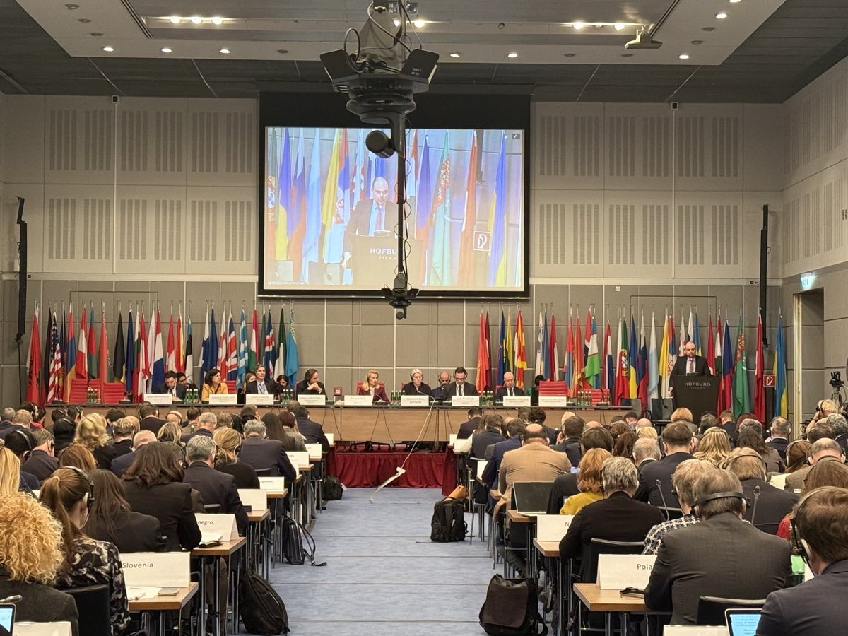 Огромная честь выступить на зимней сессии Парламентской ассамблеи ОБСЕ.

Сказал, что любое соглашение о прекращении огня в Украине должно включать в себя освобождение всех узников этой войны: военнопленных, украинских гражданских заложников, похищенных украинских детей и