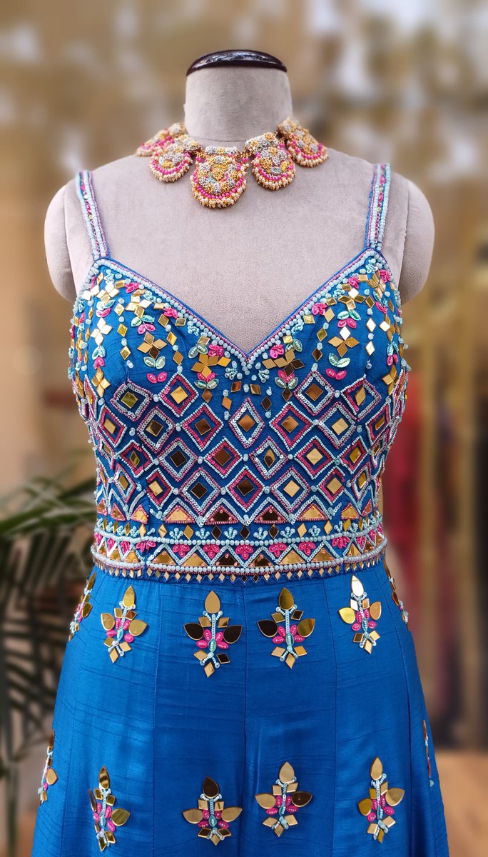 StoreAgash29205's tweet image. Fusion of tradition &amp;amp; trend! ✨ These stunning Indo-Western jumpsuits redefine elegance with vibrant embroidery &amp;amp; bold cuts.  #IndoWesternMagic #StyleFusion #JumpsuitGlam

Shop Now - agashestore.com 

#IndoWestern #FusionFashion #EthnicChic #ModernTradition #JumpsuitLove