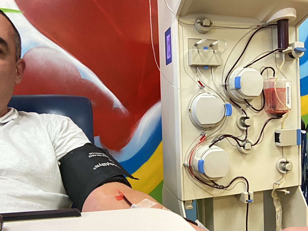 Il y a très très longtemps je donnais mon plasma à <a href="/dondusang/">EFS</a> .
Arrivé deux infirmières près de moi, pour commencer le protocole de don.
C’est ultra rigoureux toussa toussa. 

L’une des deux est plus âgées et montre à la plus jeune toutes les tâches à faire.
Je comprends vite