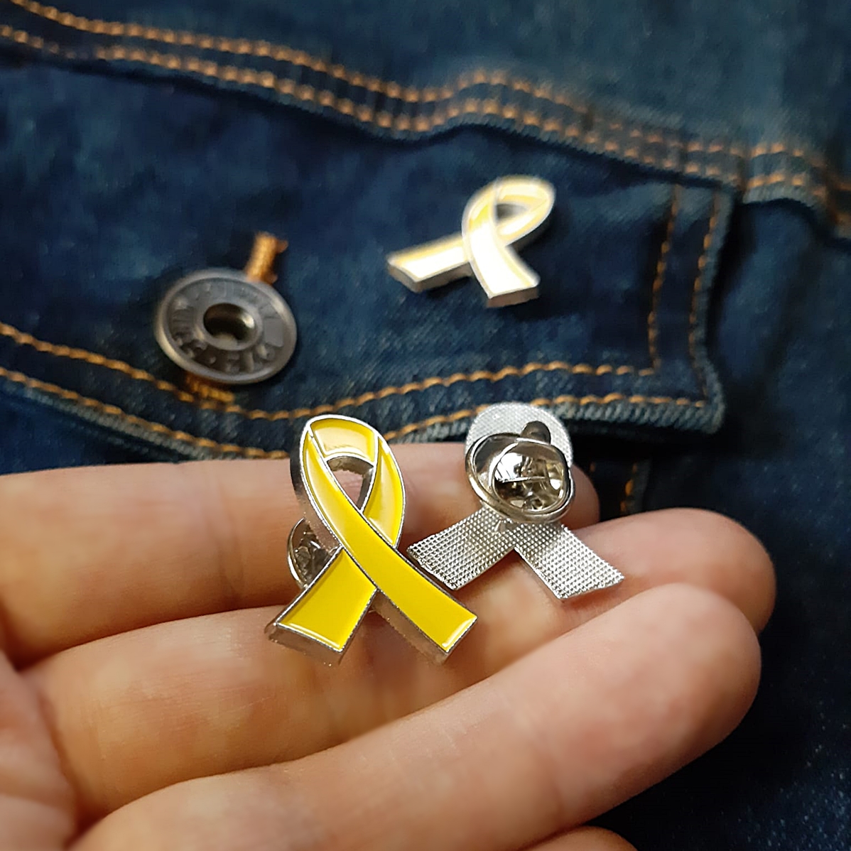 Bestell die gelbe Schleife und zeige Mitgefühl und Solidarität mit den Geiseln, die am 7. Oktober 2023 von der Hamas in den Gaza-Streifen entführt wurden! Der Versand ist kostenlos.

mondspinne.de/produkt/yellow…

#yellowribbon
#bringthemhomenow
#standwithisrael