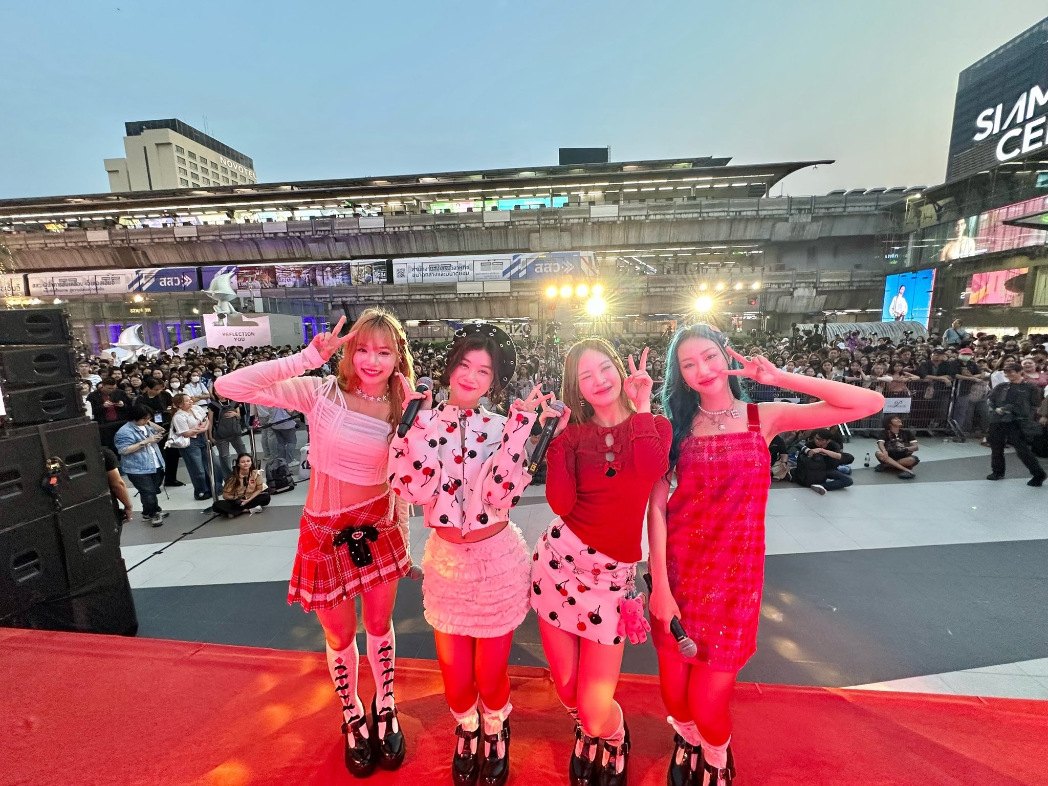 GkUPh6BbEAAIgl3?format=jpg&name=large